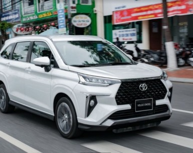 Toyota 7 chỗ Veloz Cross: Giá niêm yết và ưu đãi mới nhất (04/2023)