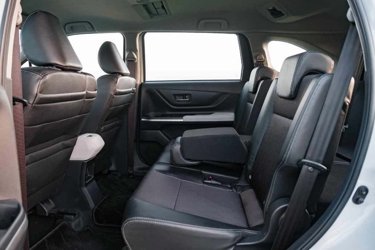 Hàng ghế thứ hai của Toyota Veloz Cross 